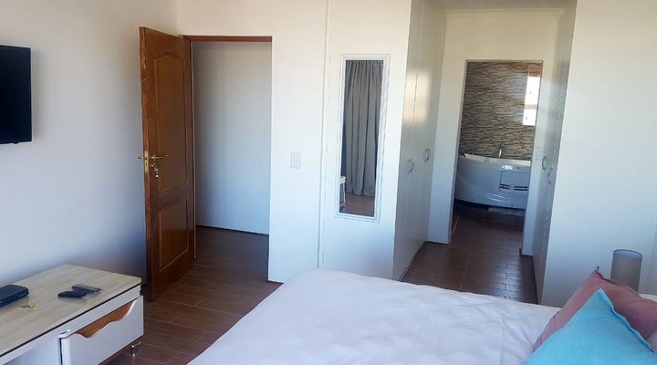 Dolphin Ridge Seaside Holiday Apartment 