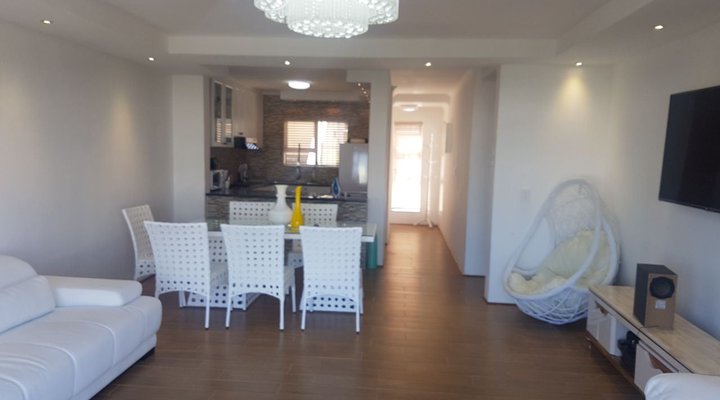 Dolphin Ridge Seaside Holiday Apartment 