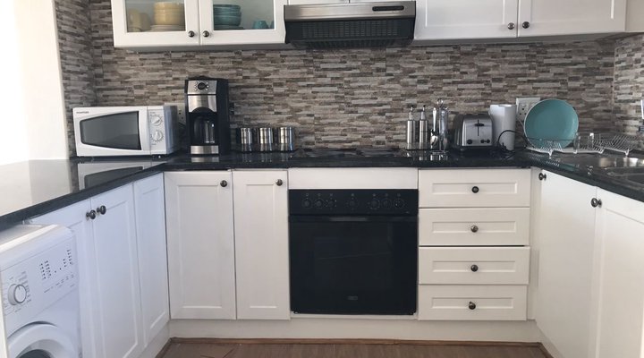 Dolphin Ridge Seaside Holiday Apartment 