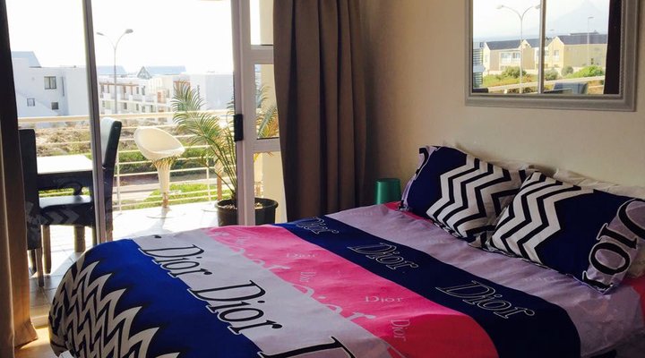 Dolphin Ridge Seaside Holiday Apartment 
