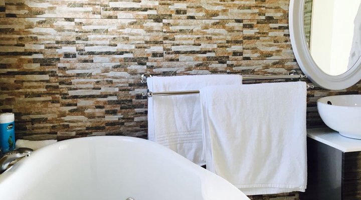 Dolphin Ridge Seaside Holiday Apartment 