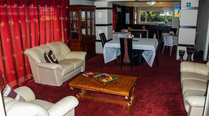 One World Airport Lodge