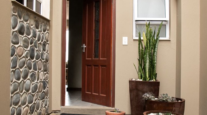 Blue Pearl - situated right on the beach