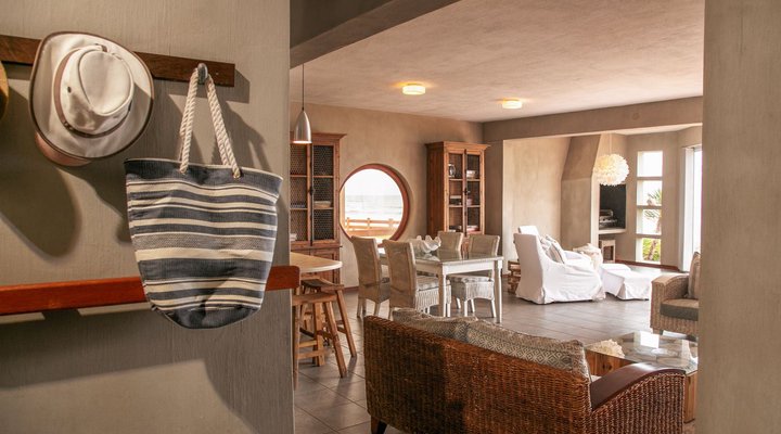 Blue Pearl - situated right on the beach