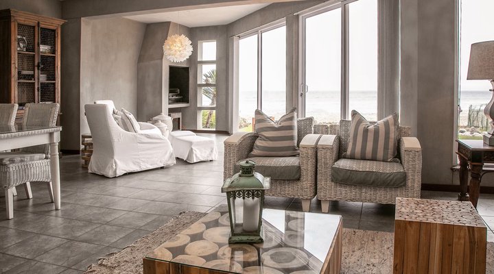 Blue Pearl - situated right on the beach