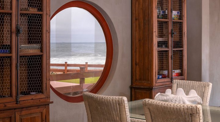 Blue Pearl - situated right on the beach