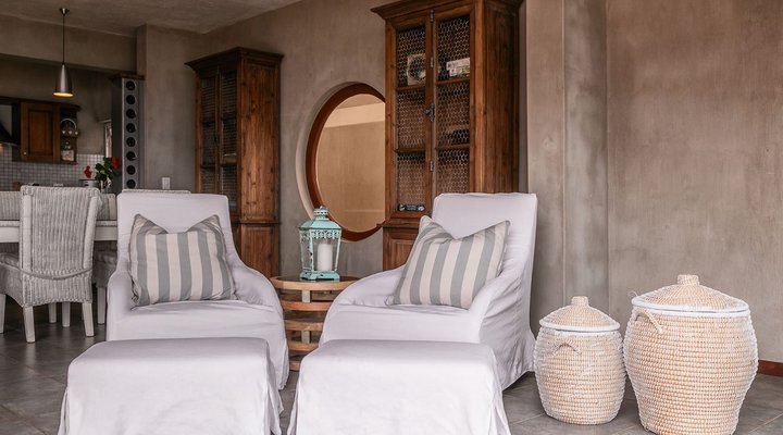 Blue Pearl - situated right on the beach