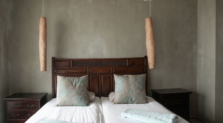 Blue Pearl - situated right on the beach