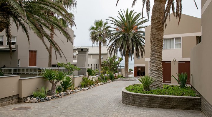 Blue Pearl - situated right on the beach