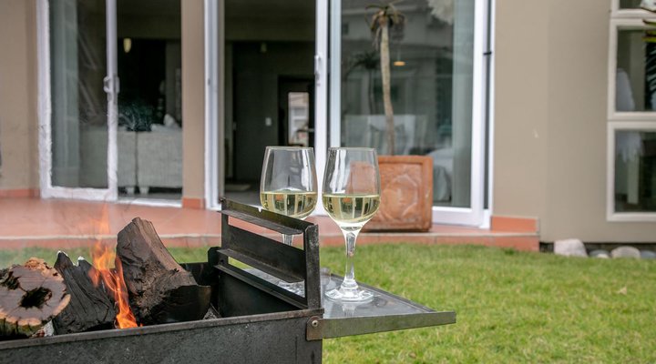 Blue Pearl - situated right on the beach