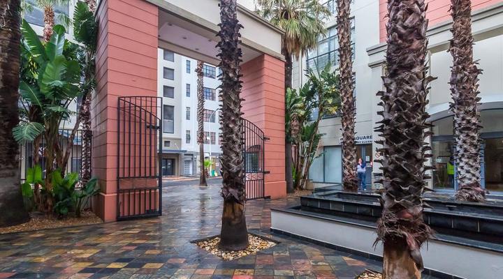 The Square- Safe Apartment With Parking