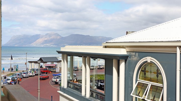 Surfers Studio Muizenberg Beach