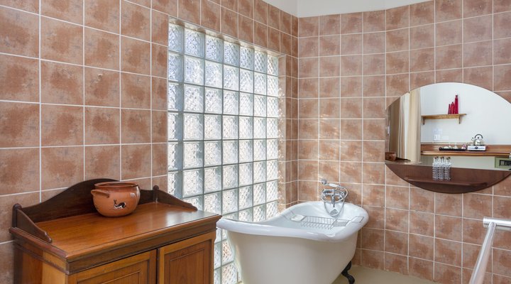 Teak Guest Rooms 