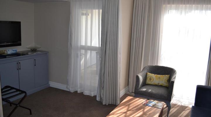 Peninsula All Suite Hotel