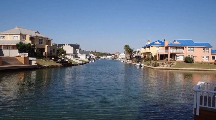 Waterside Living - Waterways Canal 05