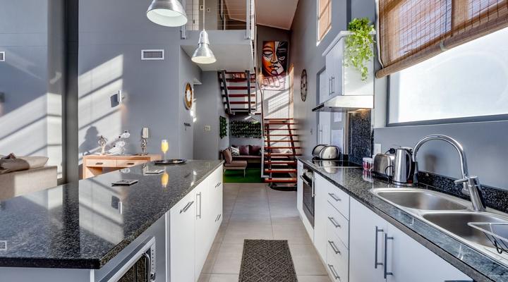 4 Sleeper Stunner @516 Point Bay