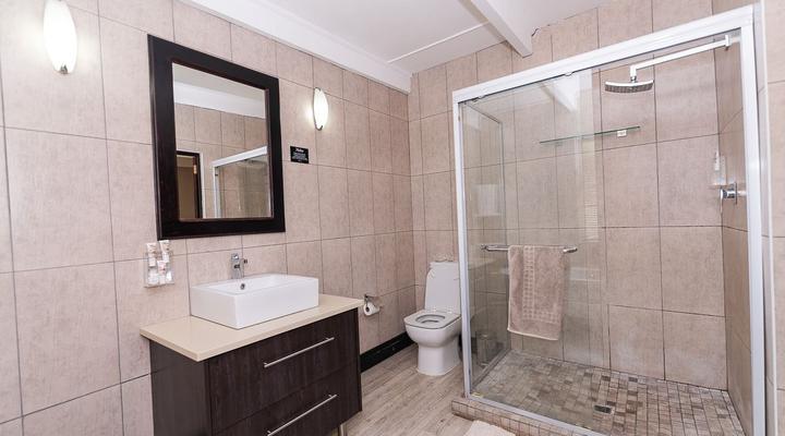 2 Huttenheights Guestlodge by iLawu