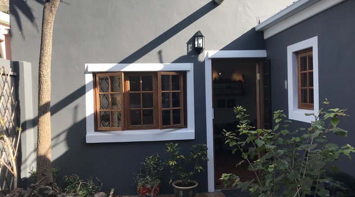 Courtyard Cottage, Muizenberg; Cosy Studio Flat