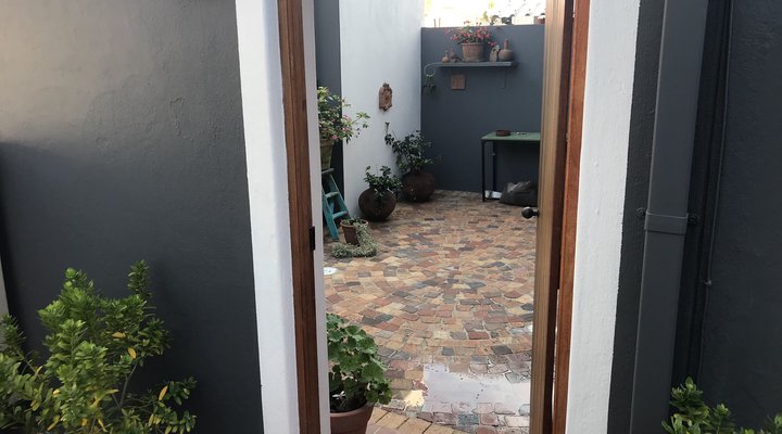 Courtyard Cottage, Muizenberg; Cosy Studio Flat
