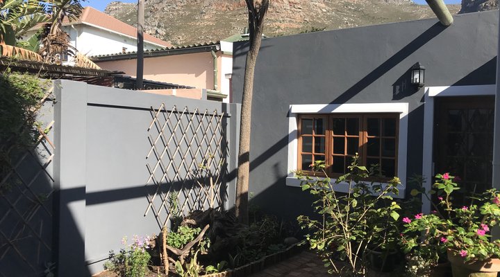 Courtyard Cottage, Muizenberg; Cosy Studio Flat