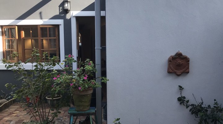 Courtyard Cottage, Muizenberg; Cosy Studio Flat