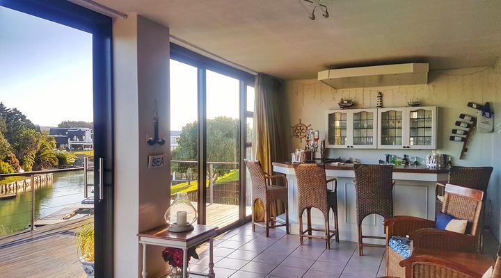 Beautiful Home on Canals