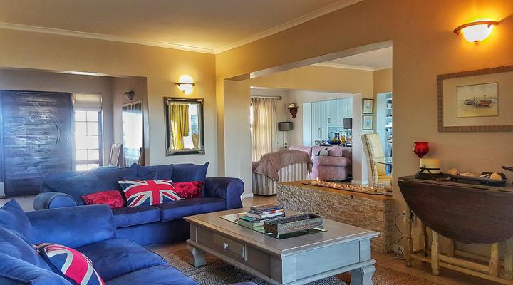 Beautiful Home on Canals