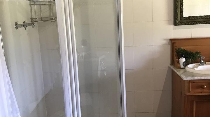 Erin Guest House & B&B