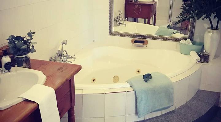 Erin Guest House & B&B