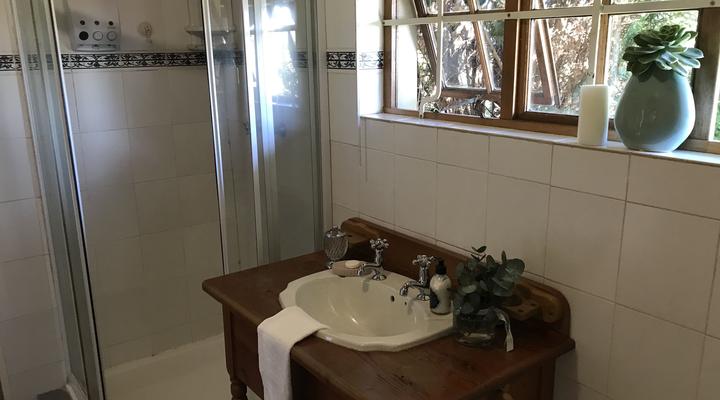 Erin Guest House & B&B