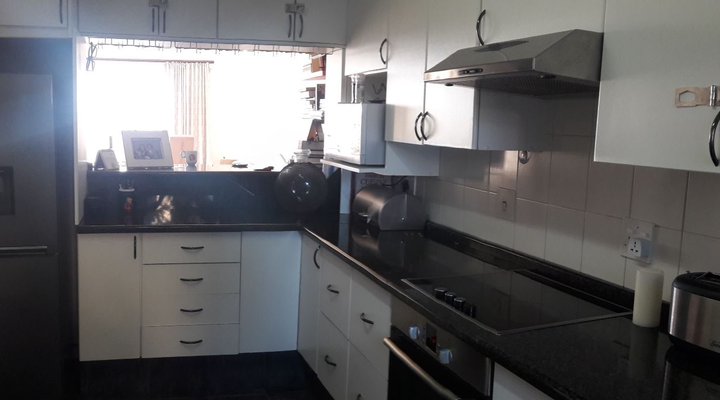 Beachfront flat, amazing views