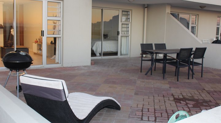 Beachfront flat, amazing views