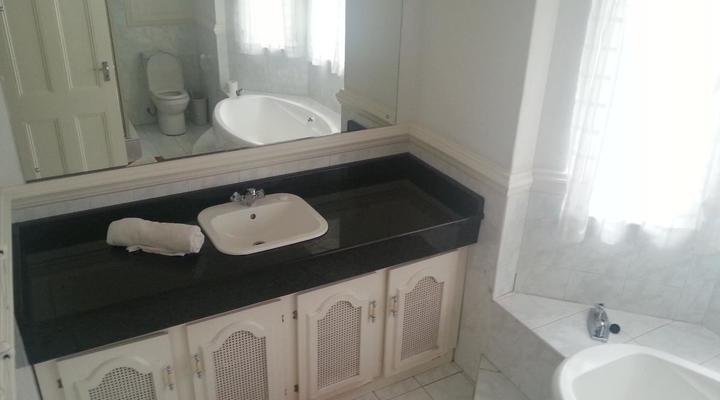 The Crescent Guesthouse BnB or Self Catering