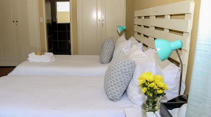 Horse's Neck Guest Lodge