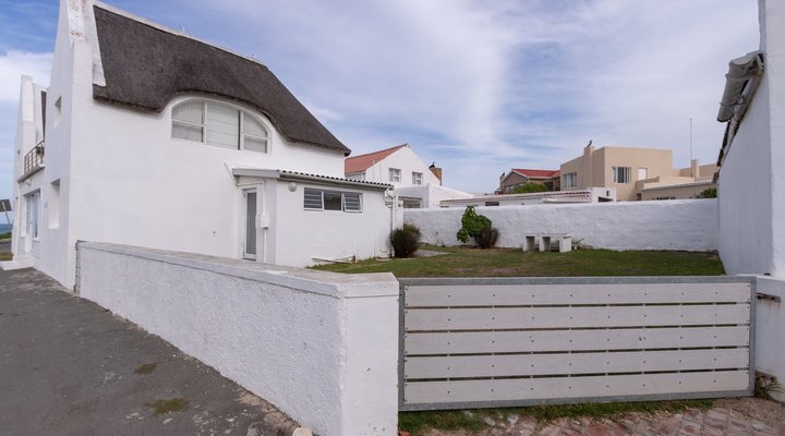  Zetties - Sea front/View