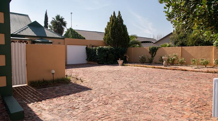 Roses and Pebbles B & B Guest House