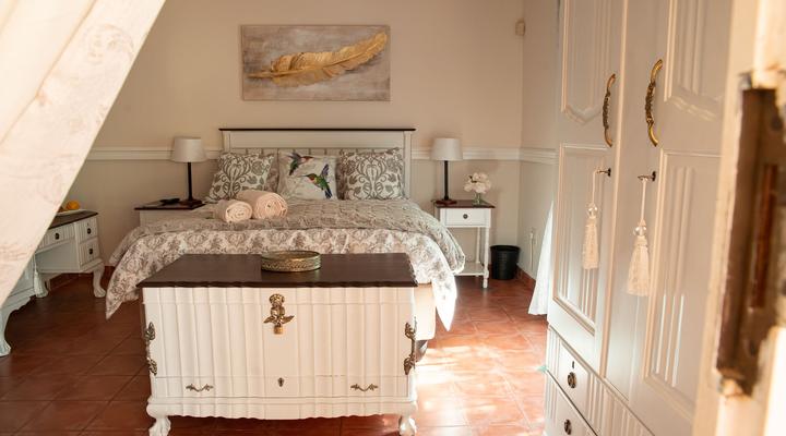 Roses and Pebbles B & B Guest House