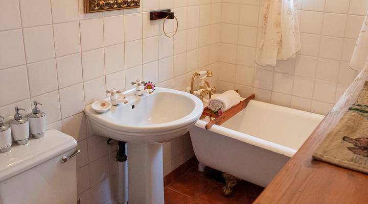 Roses and Pebbles B & B Guest House