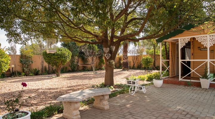 Roses and Pebbles B & B Guest House