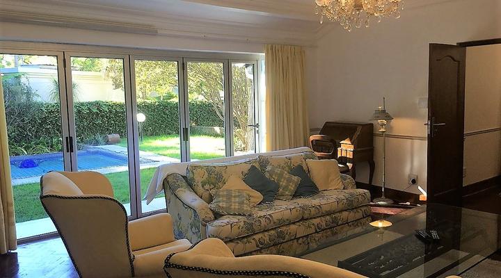 Beautiful English Home in the Heart of Melrose