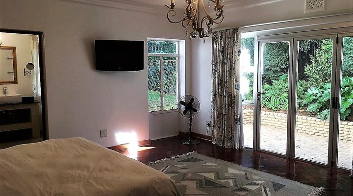 Beautiful English Home in the Heart of Melrose