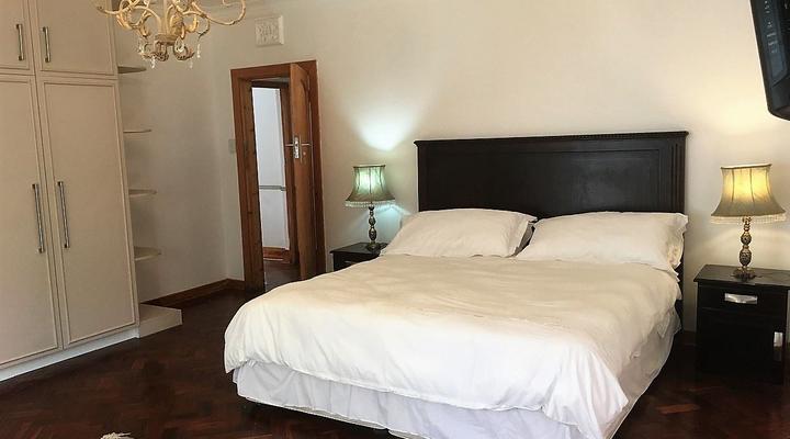 Beautiful English Home in the Heart of Melrose