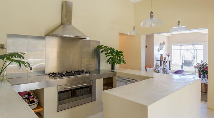 Sun & Sea Downtown Mediterranean Villa