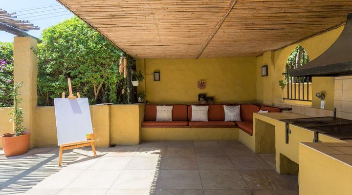 Sun & Sea Downtown Mediterranean Villa