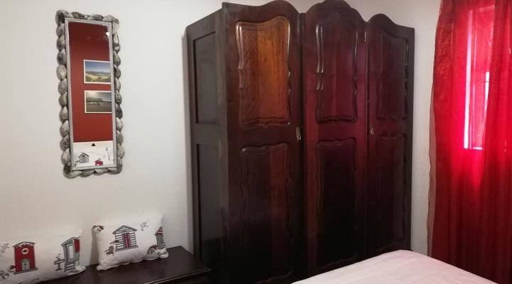 Xanske's Place with Wood fired Hot Tub