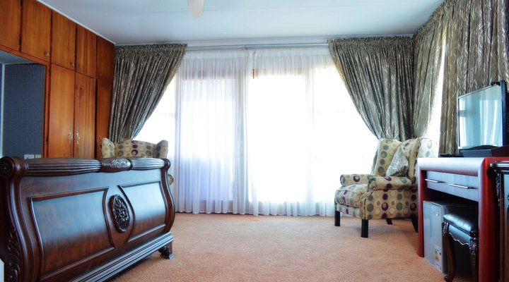 eMpoza Sea View Guest House