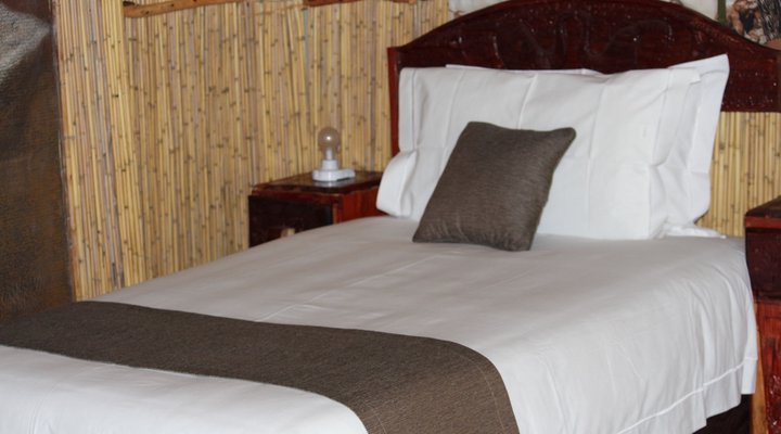 Dzibanana Lodge & Camping