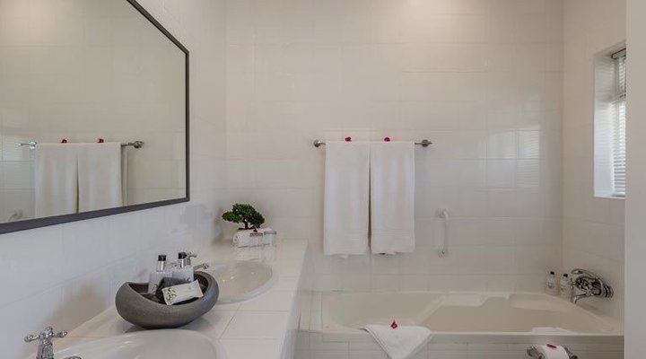 Redbourne Country Lodge- Lion Roars Hotels & Lodges