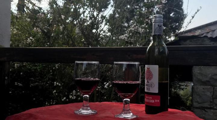 SIDLEKE SELUSOTI Proudly African Accommodation