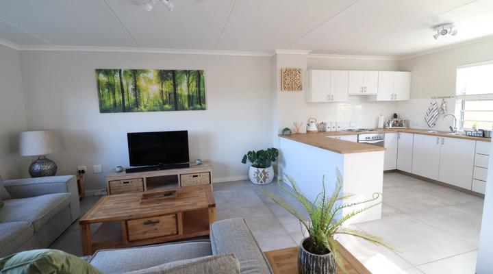 Large 5 Sleeper in Beach club!